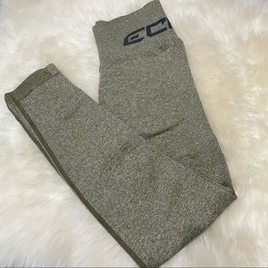 BRAND NEW ECHT arise scrunch leggings